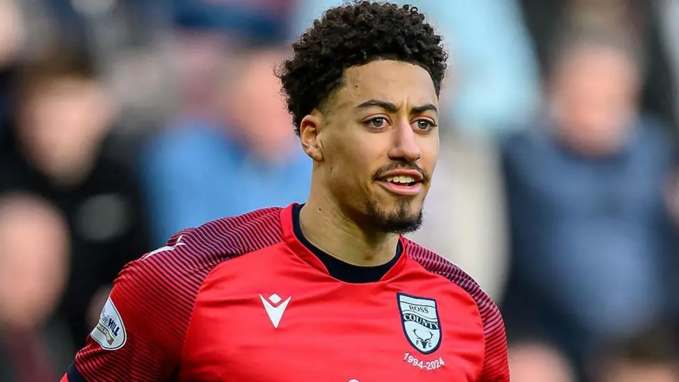 Cheltenham merekrut bek agen bebas Tomkinson